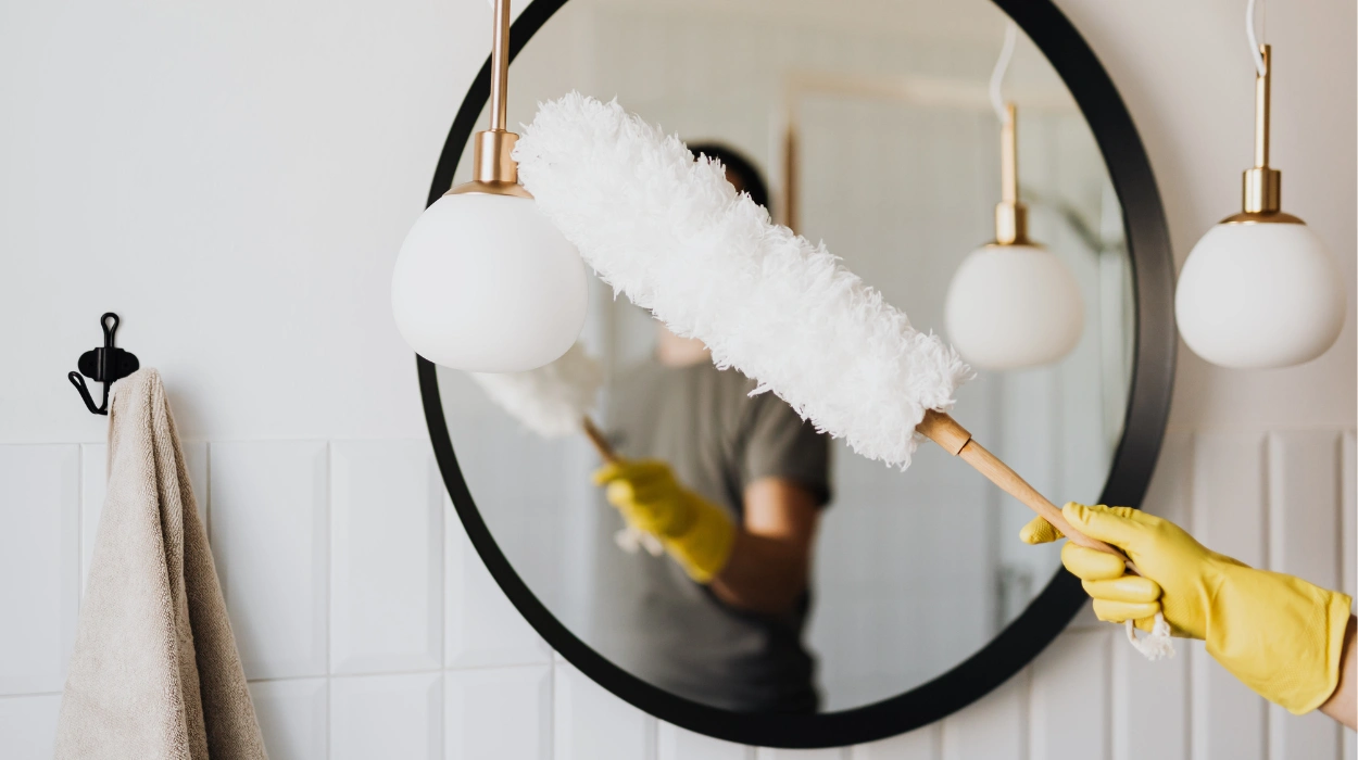 Bathroom Mirror Cleaning Tips for a Streak-Free Shine