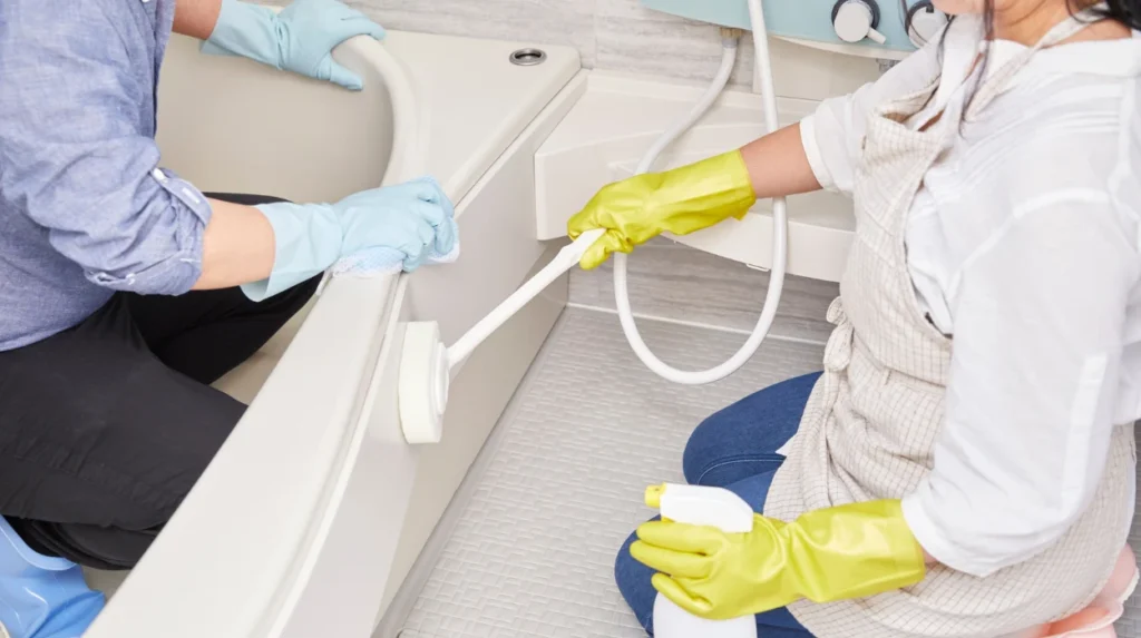 The Most Effective Way to Rinse and Wipe Bathtubs for a Fresh Finish