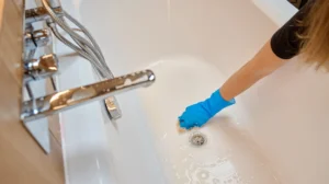 The Most Effective Way to Rinse and Wipe Bathtubs for a Fresh Finish